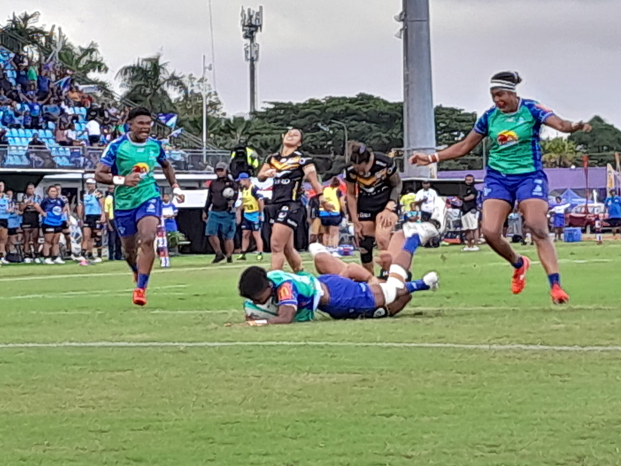 TUKUNI NI VEIGAUNA NODRATOU QAQA NA ROOSTER CHICKEN FIJIAN DRUA WOMEN